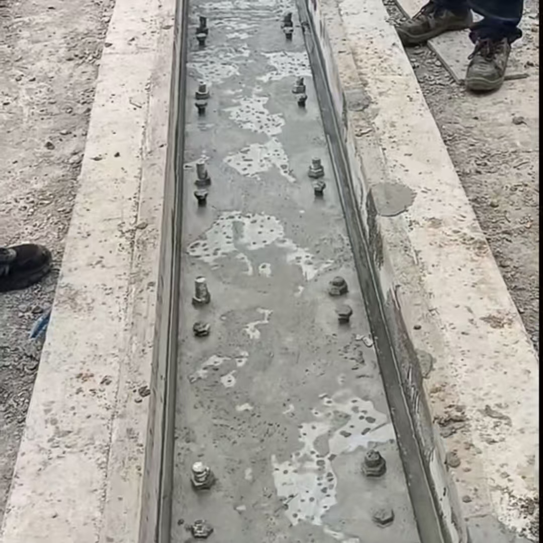 鹤岗港口码头起重机龙门吊重型机械设备稳固用早强快凝轨道胶泥